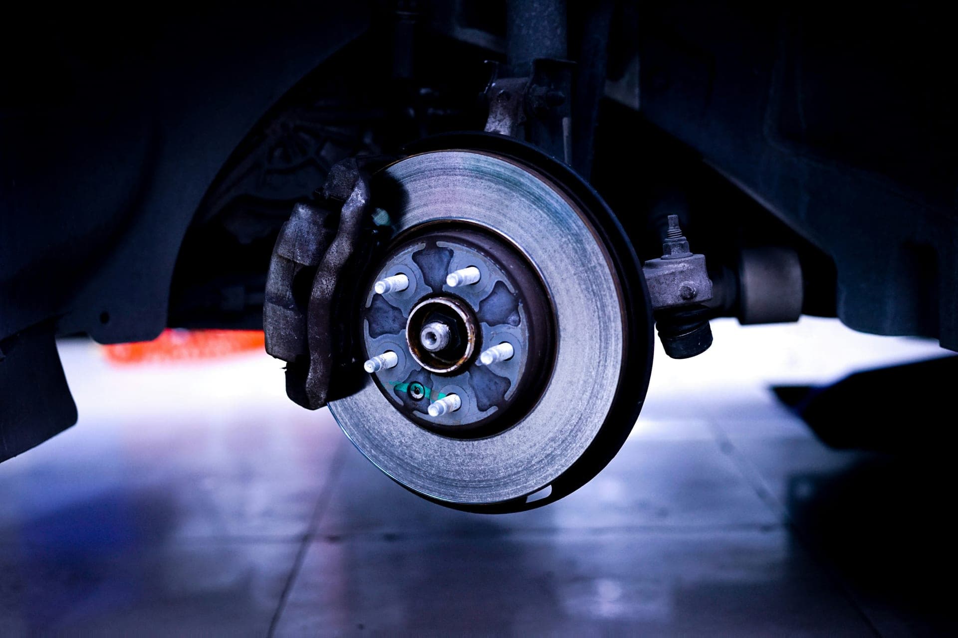 Remmenservice bij Autobedrijf Hoekstra in Hilaard